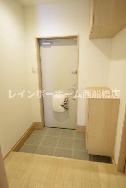 グランラシュレ薬園台の玄関