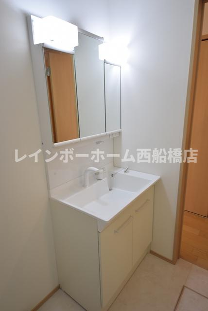グランラシュレ薬園台の独立洗面台