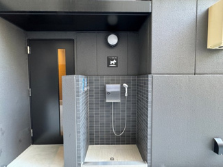 【設備】 | ブランズタワー谷町四丁目 | 【ペット足洗い場】お出かけの後、きれいになってお部屋に戻れます！大切なペットをやさしくケア。