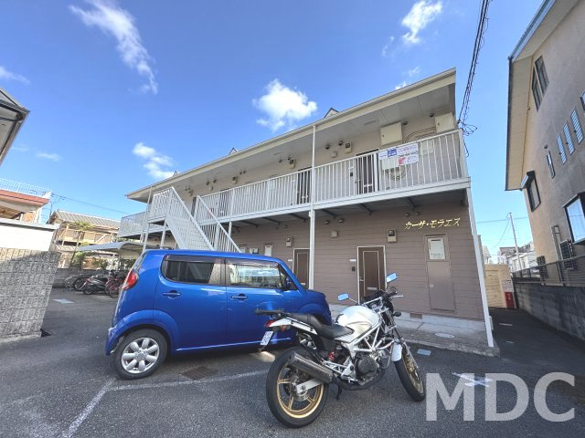 カーザ・モラエスの駐車場