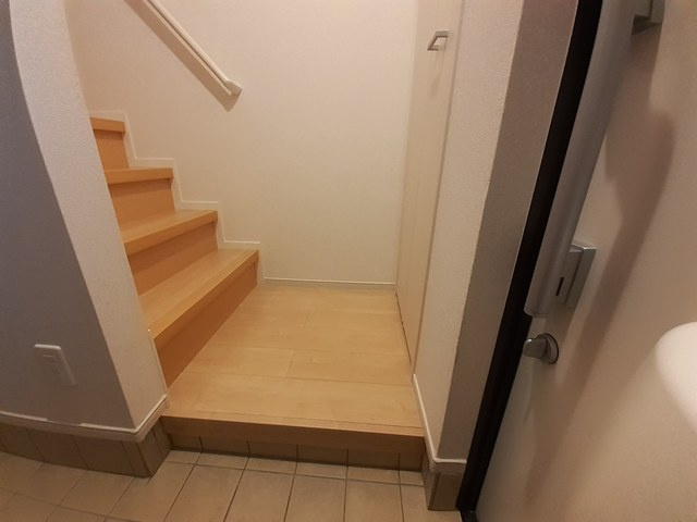 メゾン　ド　ウィズの玄関