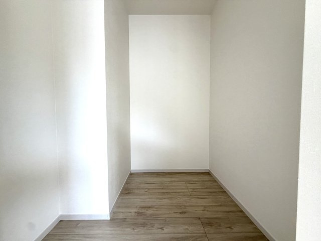 越谷市大竹２期１号棟　新築戸建の収納|大容量のウォークインクローゼット。季節ごとの衣替えもスムーズに行えます。