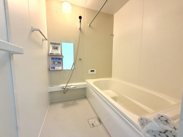 越谷市大竹２期１号棟　新築戸建の浴室|一日の疲れをゆったり癒せる清潔感のある浴室。毎日のバスタイムが楽しみになります。