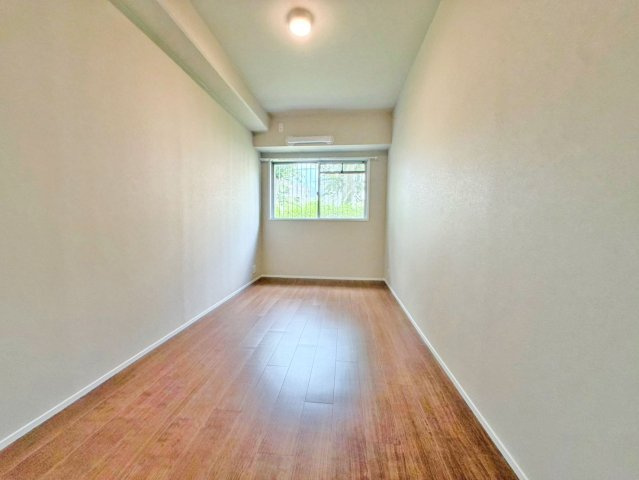 ＯＴＣ北橋グランドコーポの子供部屋|洋室約5.5帖
子ども部屋に適した広さがあり、学習机やベッドもゆったりとレイアウトできます。