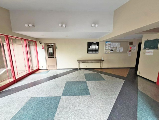 ＯＴＣ北橋グランドコーポのエントランス|清掃が行き届いたマンション内で、毎日快適に過ごせます。