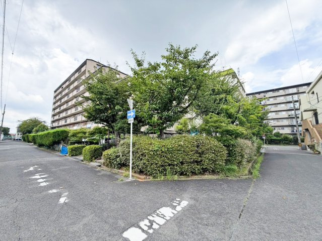ＯＴＣ北橋グランドコーポの外観|落ち着いた雰囲気の住宅街に位置しており、静かで暮らしやすい住環境が魅力です。