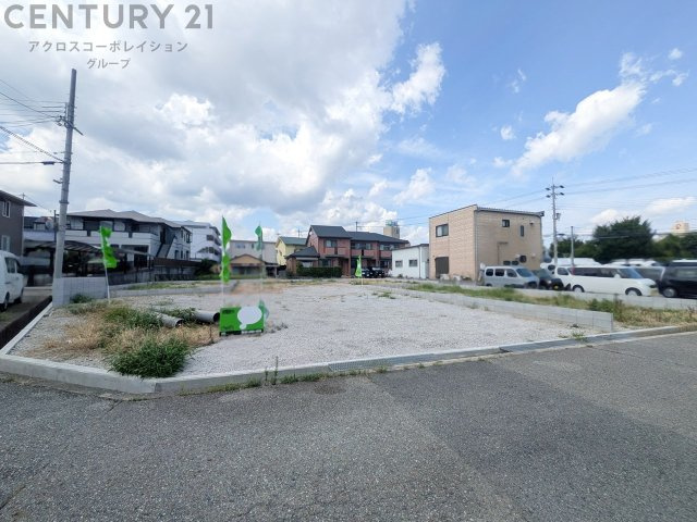 大型ショッピングモール「イオンモール伊丹昆陽」があり、日々のお買物便利な住立地。バ