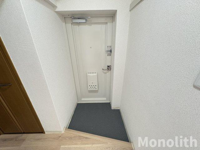 鶴山台36号棟の玄関