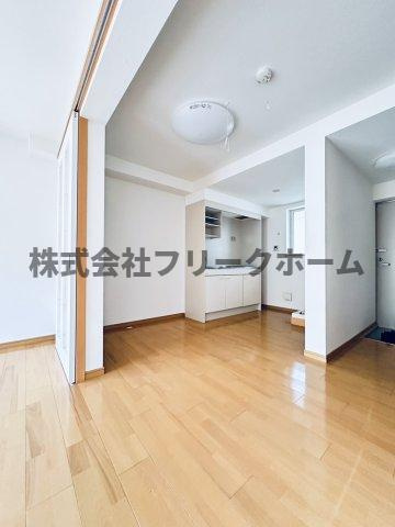 小金井市本町５丁目のアパートの居間・リビング