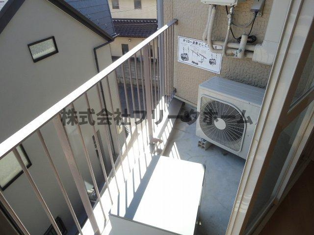 小金井市本町５丁目のアパートのバルコニー