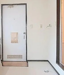 国分ハイツの玄関