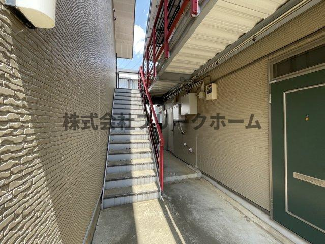 小金井市梶野町２丁目のアパートのエントランス