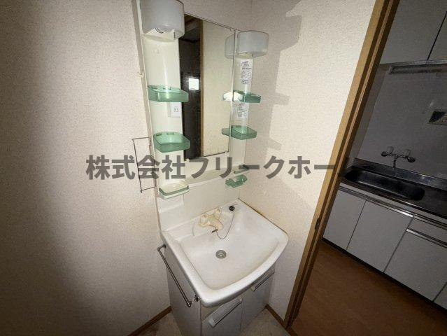 小金井市梶野町２丁目のアパートの玄関