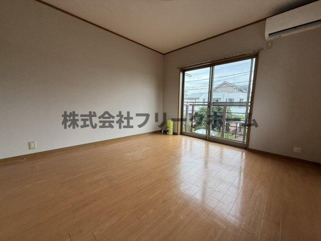 小金井市梶野町２丁目のアパートの居間・リビング