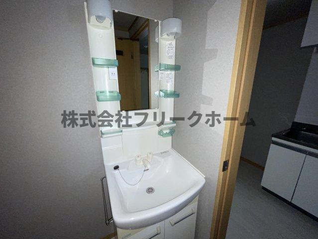 小金井市梶野町２丁目のアパートの洗面所