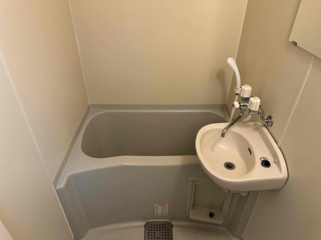 レオパレスプレージュの浴室|※同タイプ部屋の写真となります