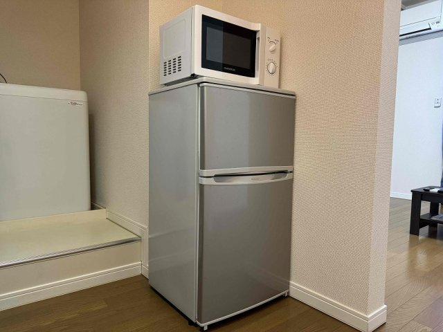 レオパレスプレージュのその他|※同タイプ部屋の写真となります（冷蔵庫・レンジ・洗濯機）