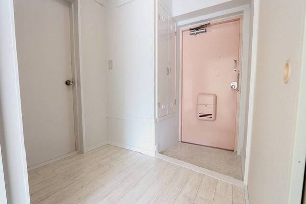 ビレッジハウス古賀4号棟の玄関|モデルルームの写真です