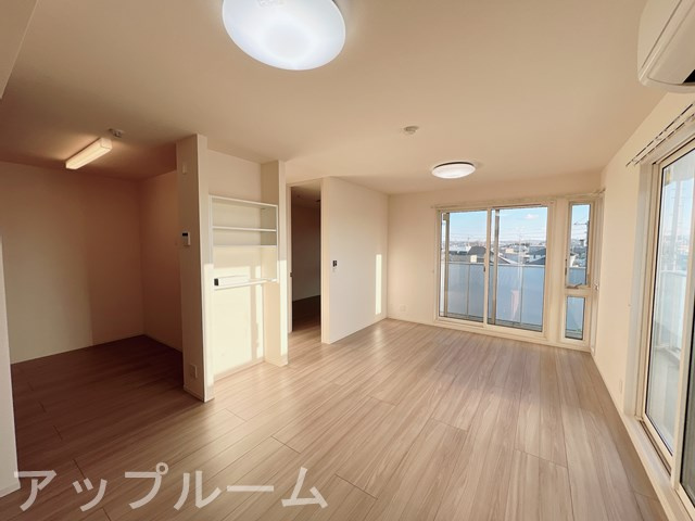 春日井市篠木町６丁目のアパートの居間・リビング