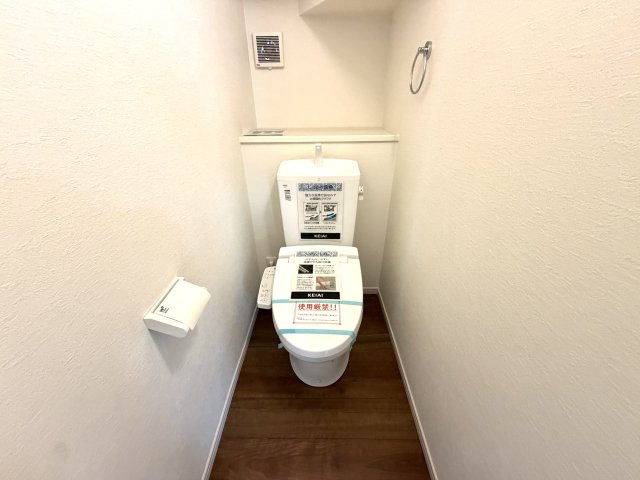 越谷市大竹２期３号棟　新築戸建のトイレ|清潔感があり落ち着けるトイレ空間。温水洗浄便座付きで毎日快適に使えます。