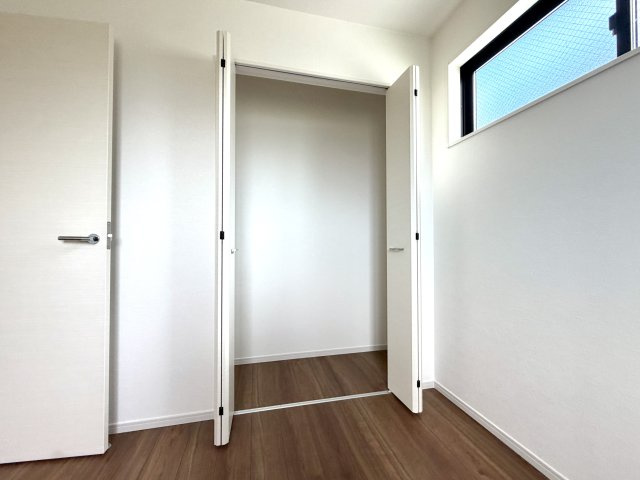 越谷市大竹２期３号棟　新築戸建の収納|整理整頓がしやすいシステム収納。衣類から小物まで一箇所にスッキリ収まります。