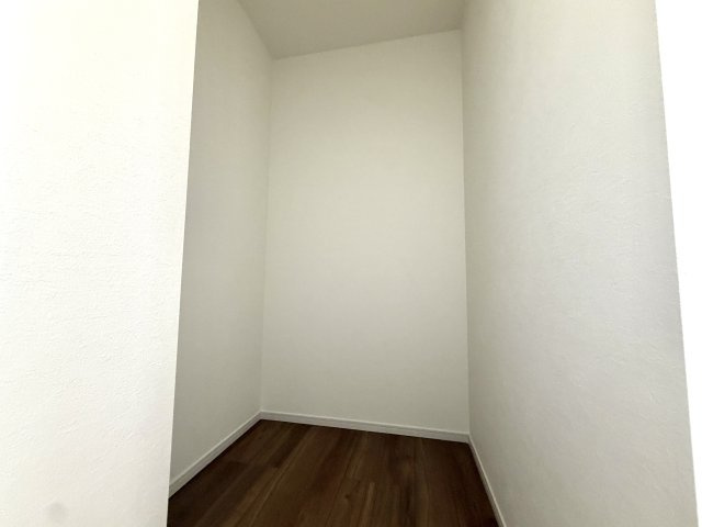 越谷市大竹２期３号棟　新築戸建の収納|室内をすっきり見せる大容量クローゼット。荷物が増えても安心して収納できます。