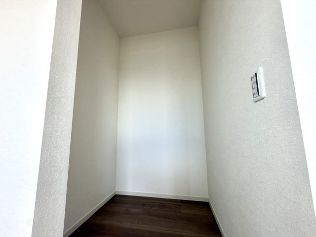 越谷市大竹２期３号棟　新築戸建の収納|大容量のウォークインクローゼット。季節ごとの衣替えもスムーズに行えます。
