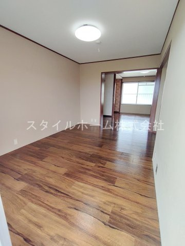 【居間・リビング】 | オレンジハイツ赤岩 | 別部屋写真です。