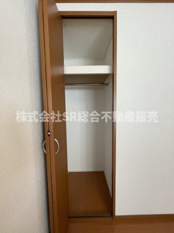 善根寺町1丁目中古戸建の収納|クローゼット内に棚も付いており使い勝手が良いです！