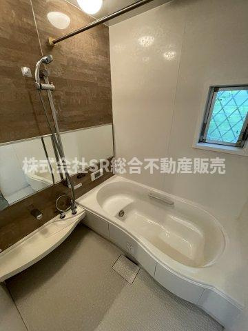 善根寺町1丁目中古戸建の浴室|足を伸ばしてゆったりくつろげる浴室です！