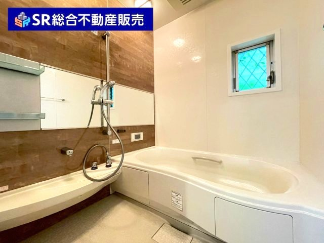 善根寺町1丁目中古戸建の浴室|足を伸ばしてゆったりくつろげる浴室です！