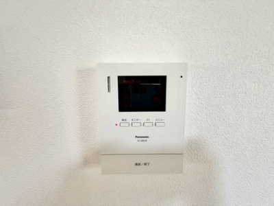 【防犯設備】 | 半田２丁目　中古一戸建 | 【TVモニターインターホン】急な来客時も外の様子が見えて安心ですね！
