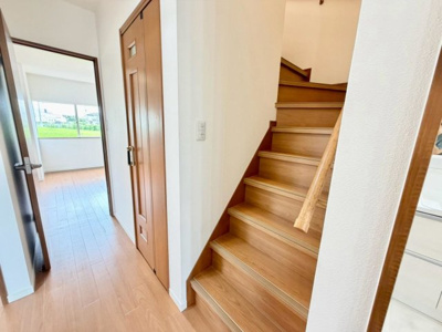 【内装】 | 半田２丁目　中古一戸建 | 全居室６帖以上☆どのお部屋でものびのびお過ごしいただけますよ！
