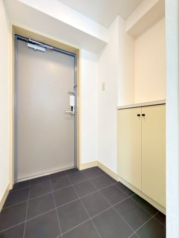 学が丘カレッジハイツの玄関