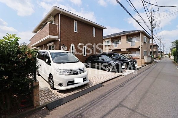 カトレア　ルージュの駐車場