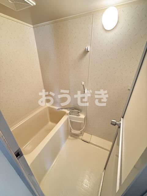 ハイツアザレアの浴室