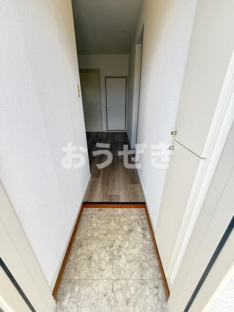 ハイツアザレアの玄関