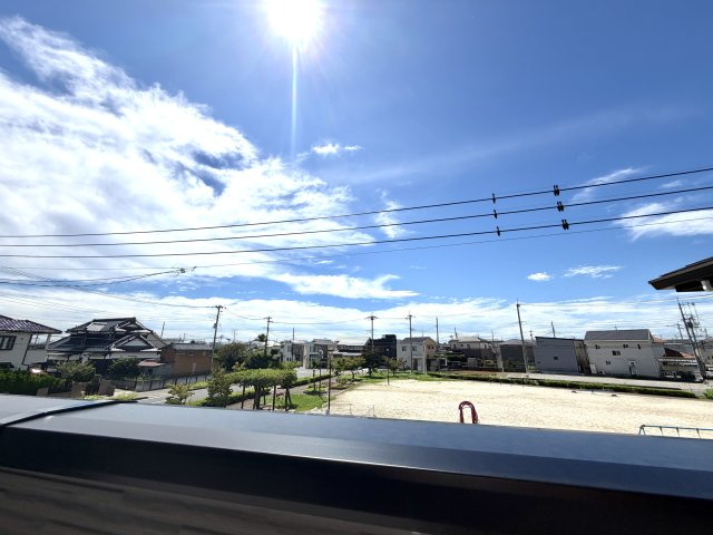 越谷市大道２期１号棟　新築戸建の展望|空が広く感じられる気持ちの良い眺望。仕事や家事の合間にリフレッシュできます。