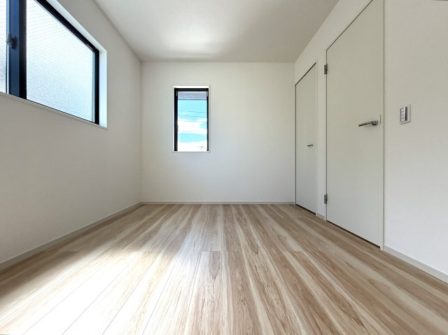 越谷市大道２期１号棟　新築戸建の洋室|家具の配置がしやすいレイアウトの洋室。お好みのインテリアを楽しめる空間です。