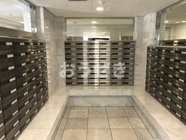 グランド・ガーラ横濱万世町のエントランス|メールボックス