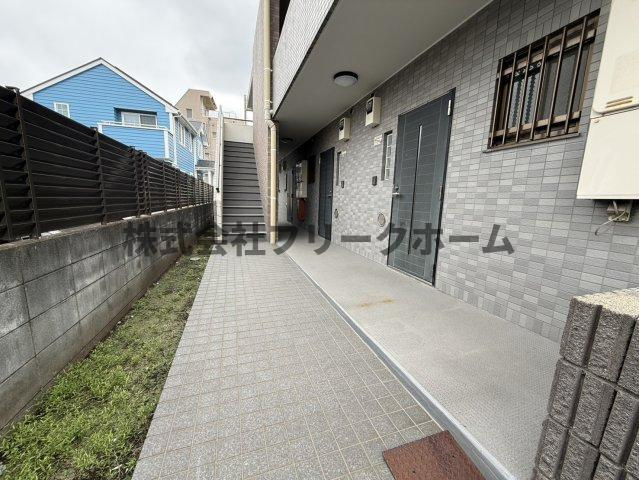 三鷹市下連雀４丁目の賃貸マンションのロビー