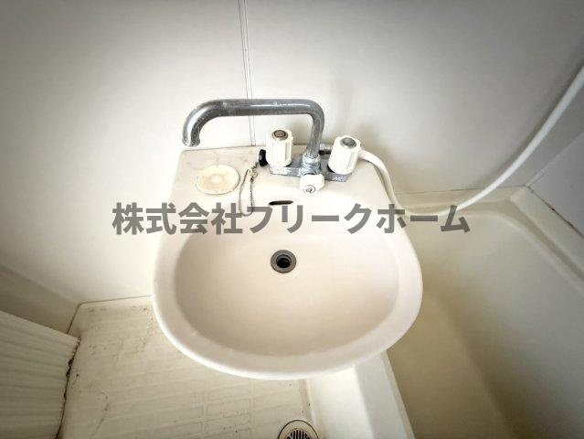 三鷹市下連雀４丁目の賃貸マンションの洗面所
