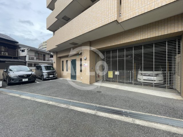 メゾン西梅田の駐車場|メゾン西梅田　駐車場