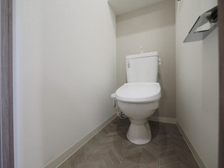 【トイレ】 | アドバンス大阪メルディア | 落ち着いた色調のトイレです