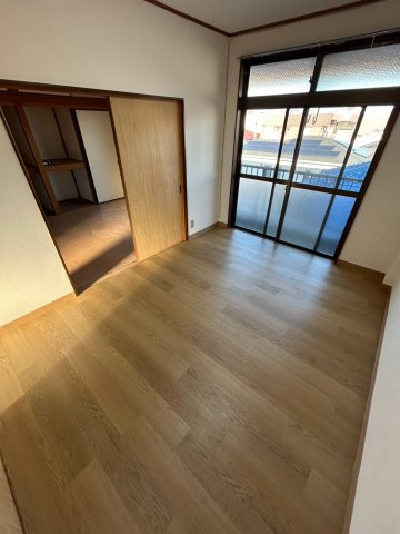 満寿田ハイツの洋室