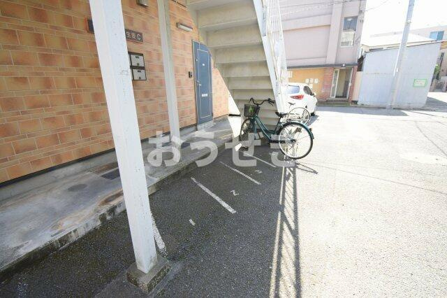 プロムナード生麦Ｃ棟の駐車場