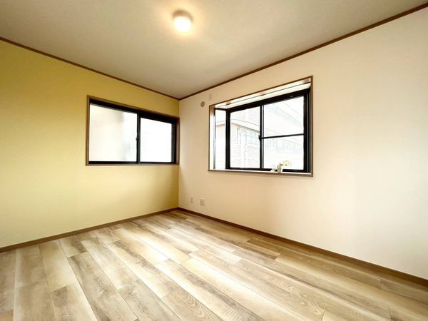 豊中市穗積1丁目　中古戸建の洋室|使い勝手のいい洋室です