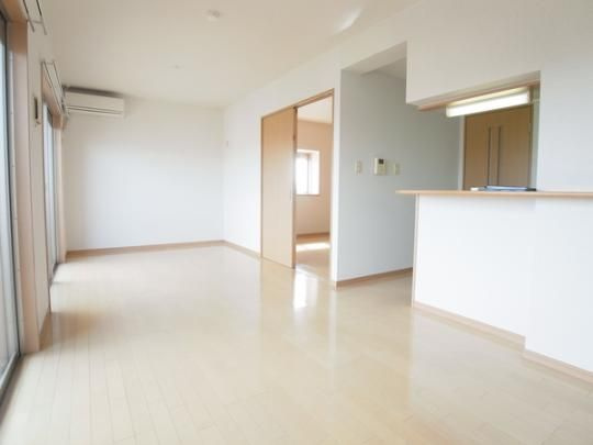 熊本市東区長嶺南６丁目の賃貸マンションの居間・リビング