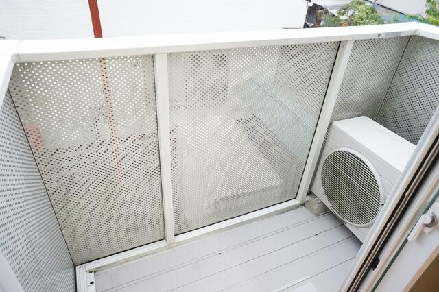 稲城市矢野口のアパートのバルコニー