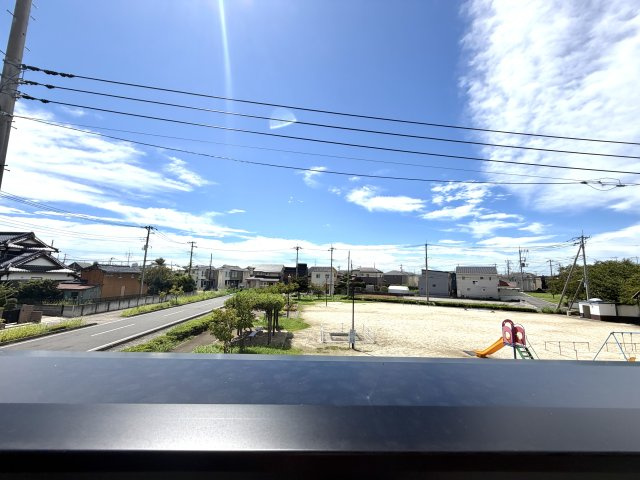 越谷市大道２期２号棟　新築戸建の展望|空が広く感じられる気持ちの良い眺望。仕事や家事の合間にリフレッシュできます。